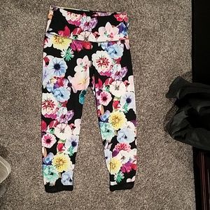 Old navy active capris yoga leggings floral size m